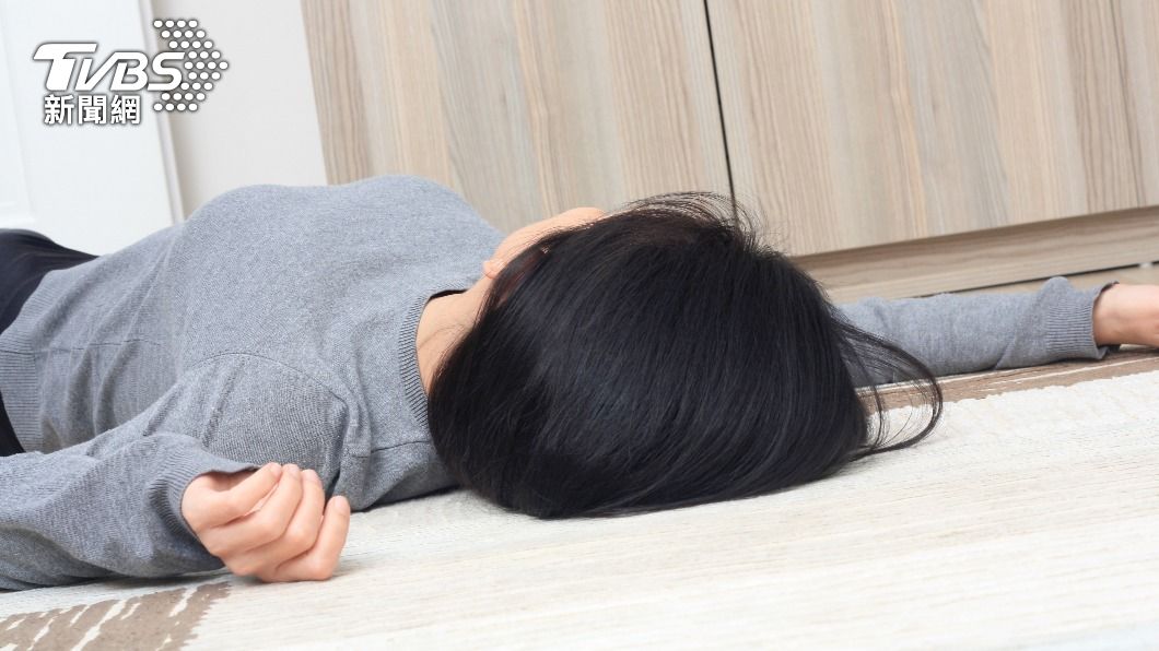 阿玲幫寶寶洗澡到一半癲癇發作。(示意圖/Shutterstock達志影像)