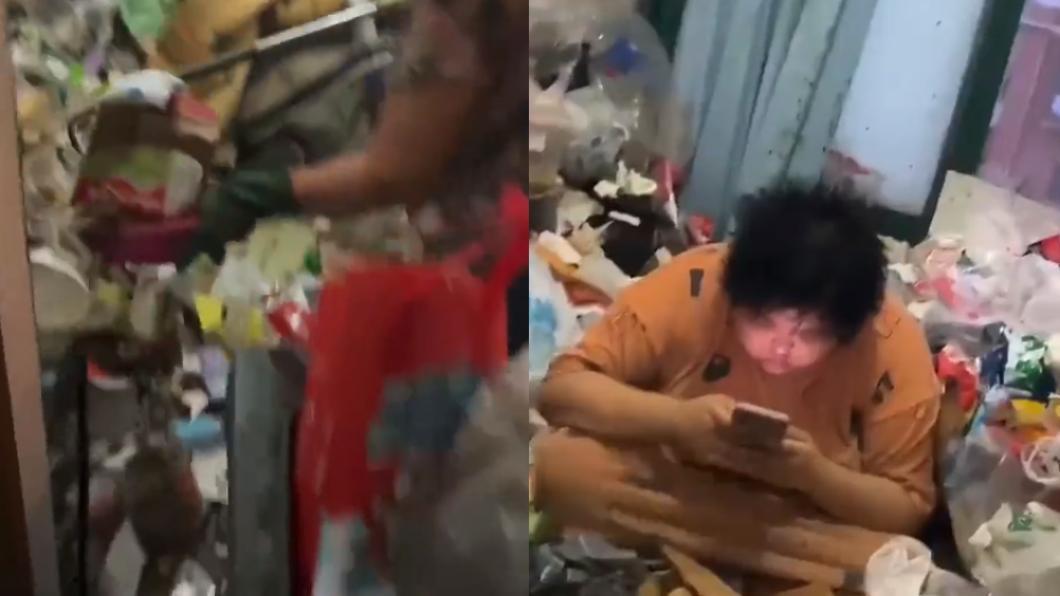 房東與家人正在清理房間,女房客還是不為所動的坐在垃圾堆上繼續滑手機。(圖/翻攝自@mutian414推特)