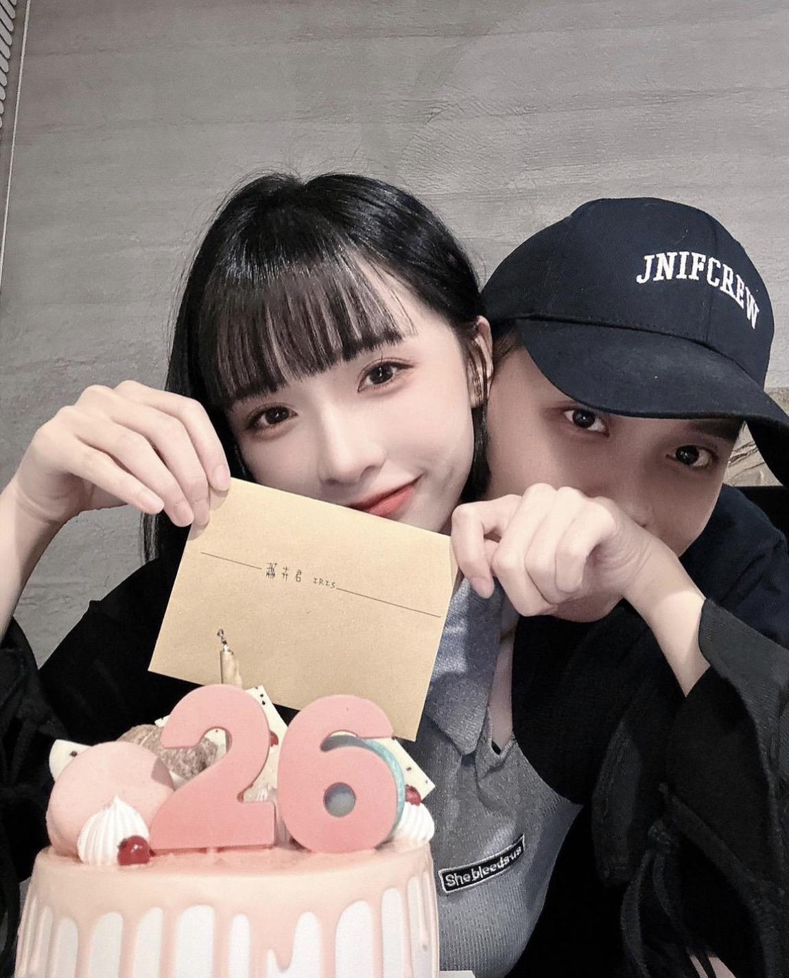 小倆口情人節放閃。(圖/翻攝自蕭芷渲Iris_IG)