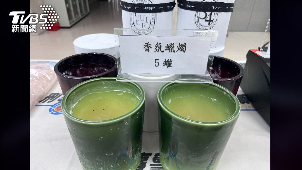 警方查扣證物。(圖/TVBS)