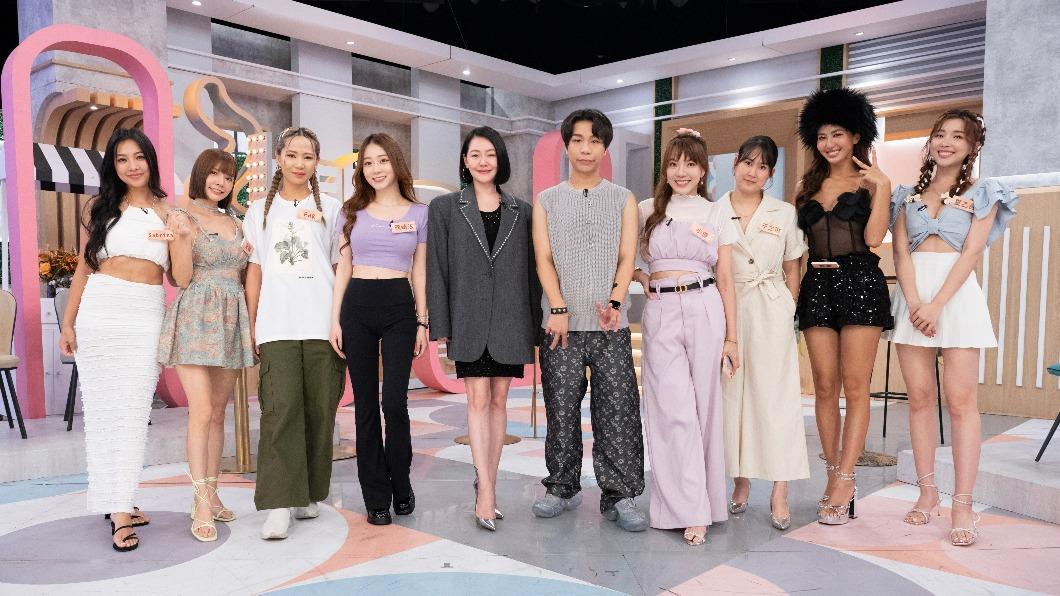 Sabrina(左起)、艾融、Pag、篠崎泫、小S、派翠克、小優、收納專家于之琳、薔薔、夏乙薇進棚錄影。(圖/東森提供)