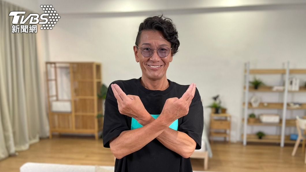 64歲的加藤鷹聊起「男優經」仍興致勃勃。(圖/謝佩樺攝)