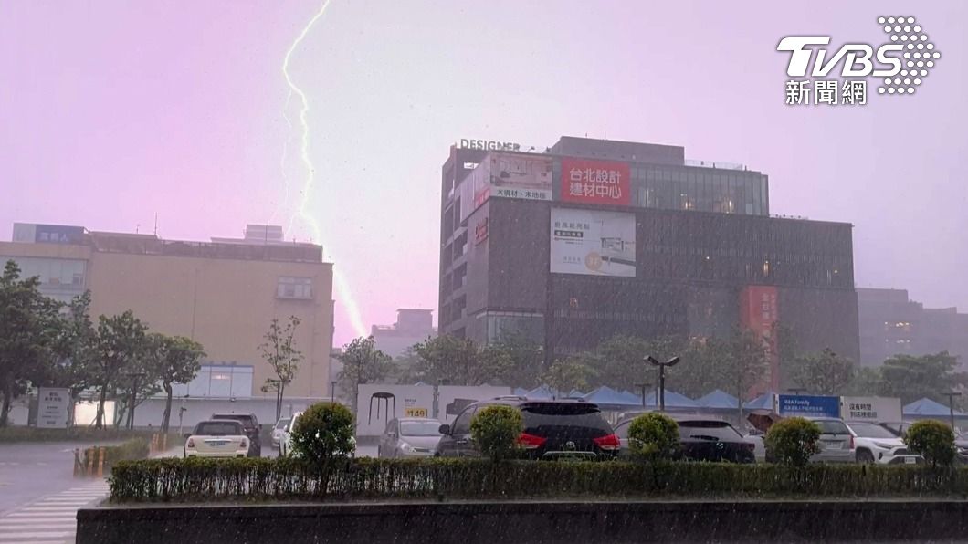 閃電打雷會讓3C電器故障?台電解答再教2撇步預防