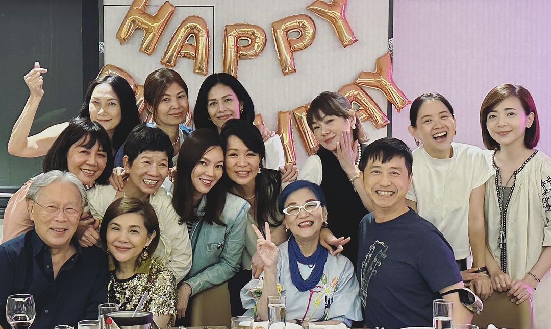 圈內好友齊聚一堂祝賀。(圖/翻攝VickyIG)