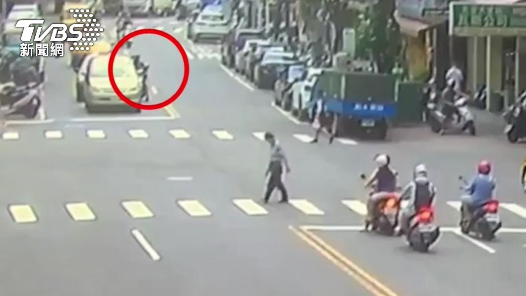 雙方當街爆發激烈爭執。（圖／TVBS）