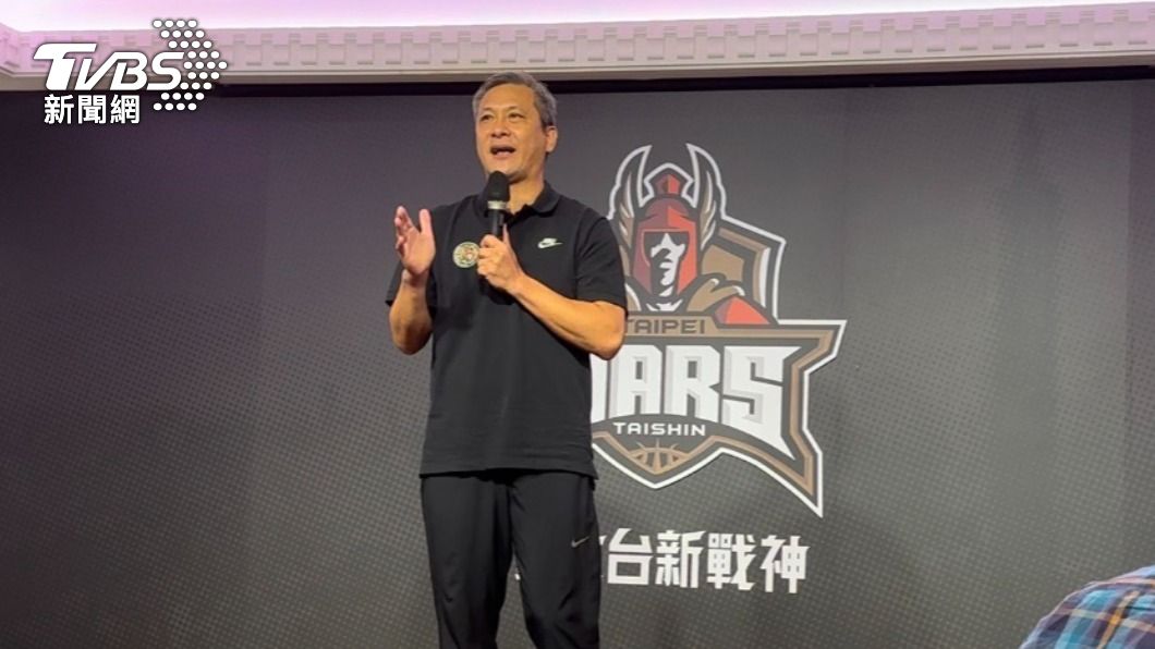 台新球隊榮譽顧問黃萬隆,擁有「鐵血教頭」稱號。(圖/張良瑜攝)