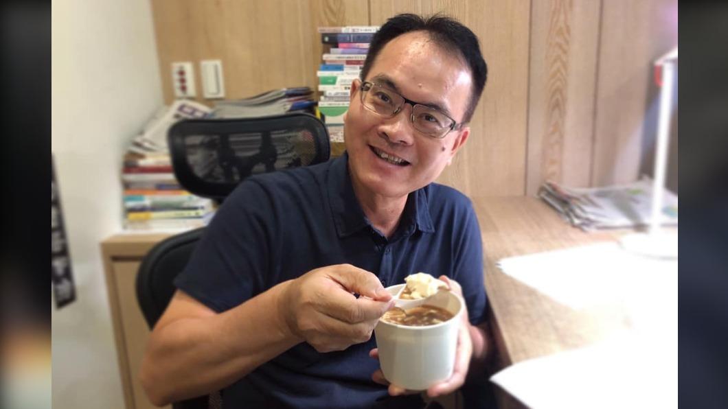 鄭弘儀靠服藥治療及忌口,成功讓壞膽固醇LDL下降50%。(圖/翻攝自鄭弘儀臉書)