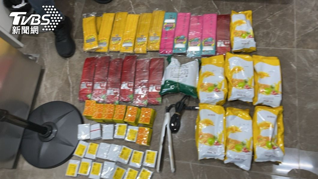 警方搜出大量毒品。(圖/TVBS)