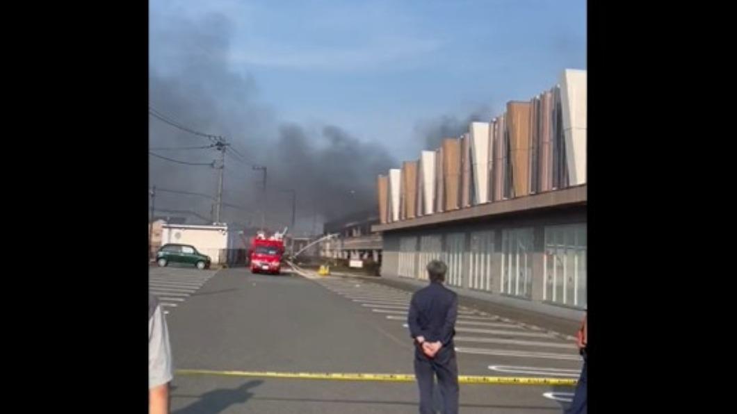 網友透露自己上班時開著公務車去打小彈珠,意外捲入火災事件中。(圖/翻攝自@imuncho1616X)