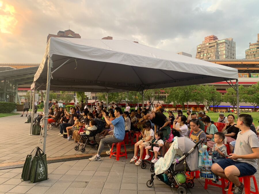 參與北投夏日魔法節民眾人潮累積至今已超過5萬人。(圖/台北市商業處提供)