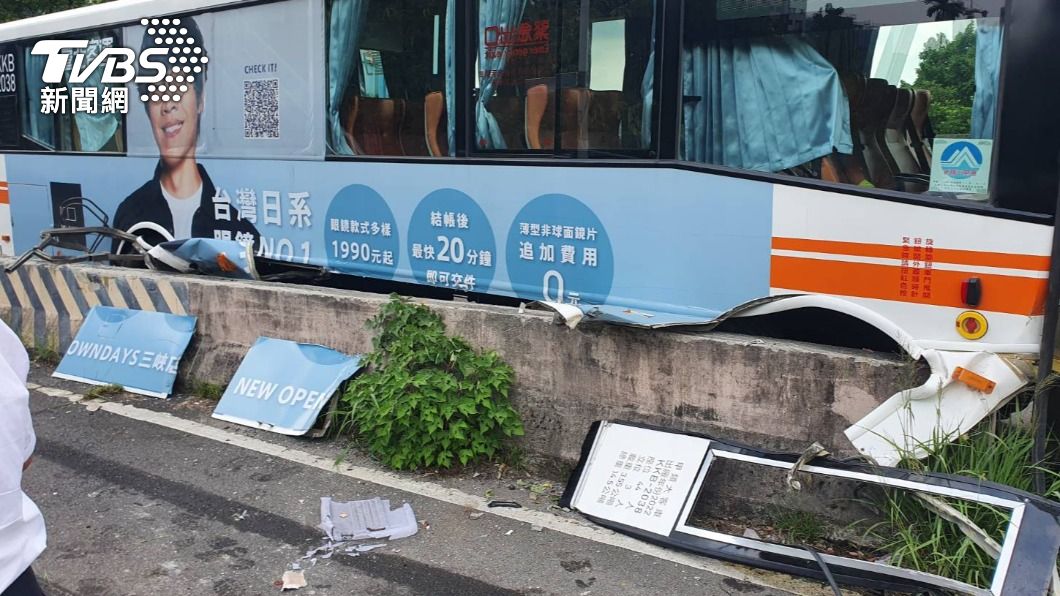 部分車殼變形。（圖／TVBS）
