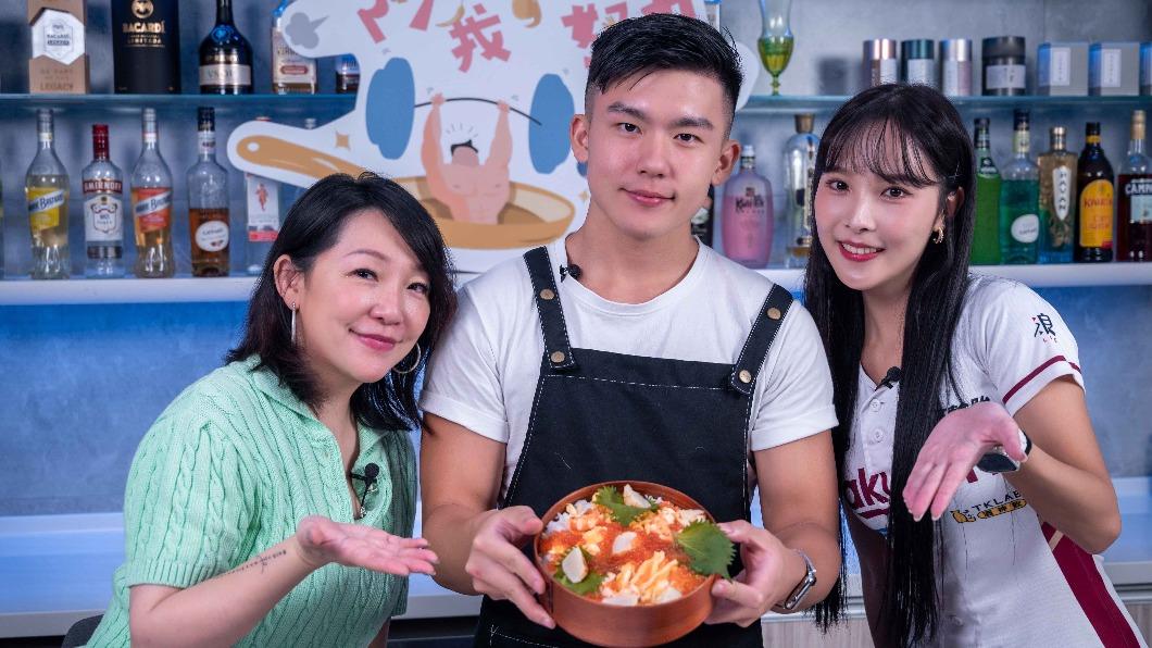 3人一起製作散壽司。(圖/后花園提供)