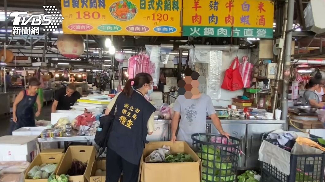重寧海鮮號遭民眾踢爆販售假羊肉。(圖/TVBS)