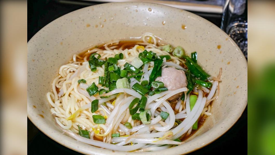 這道「鵝油烏醋麵」是老饕必點餐點。(圖/鄉民食堂提供)