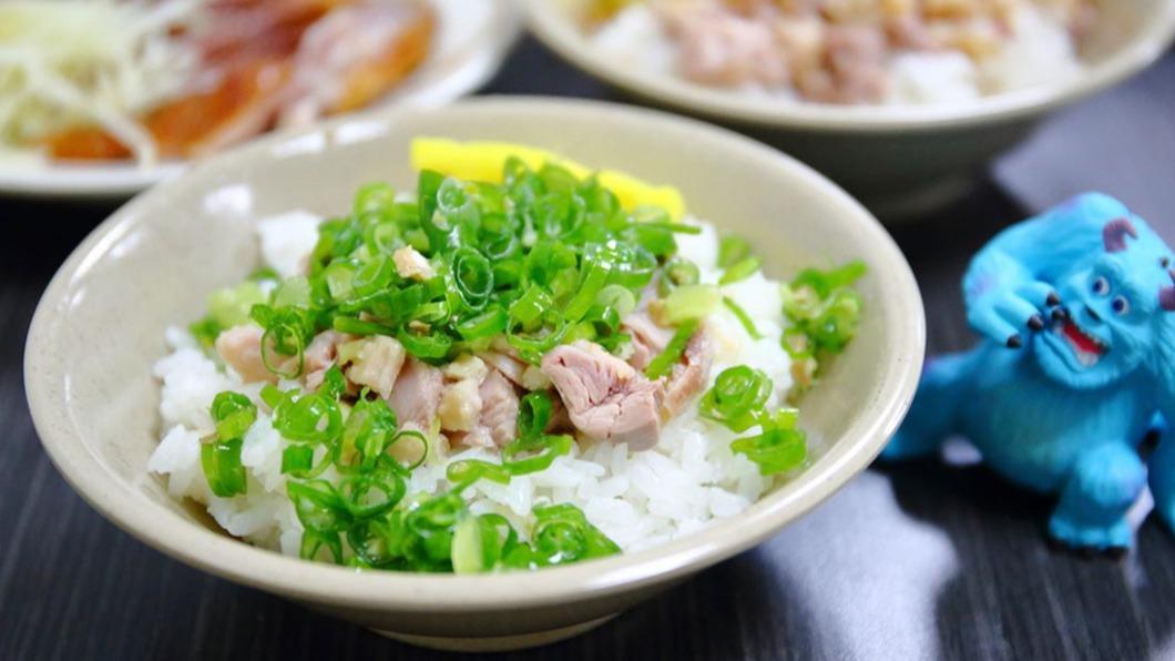 「蔥三會飯」白飯淋上鵝油及油蔥酥,網友推薦必點。(圖/翰寶寶與小珊珊的旅遊美食生活手札提供)
