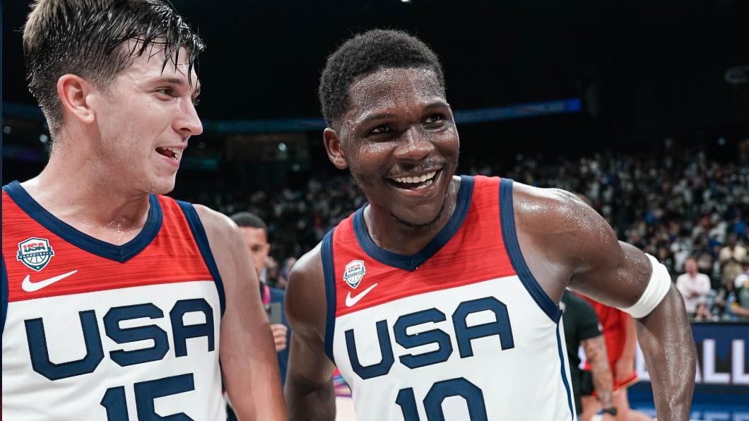 「灰狼少主」愛德華茲(圖右)成為美國隊看板人物。(圖/翻攝自Twitter@usabasketball)