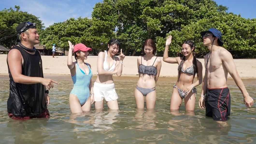 溫妮在《木曜4》最新子企劃節目中,罕見穿上火辣泳衣。(圖/翻攝自《木曜4超玩》臉書)