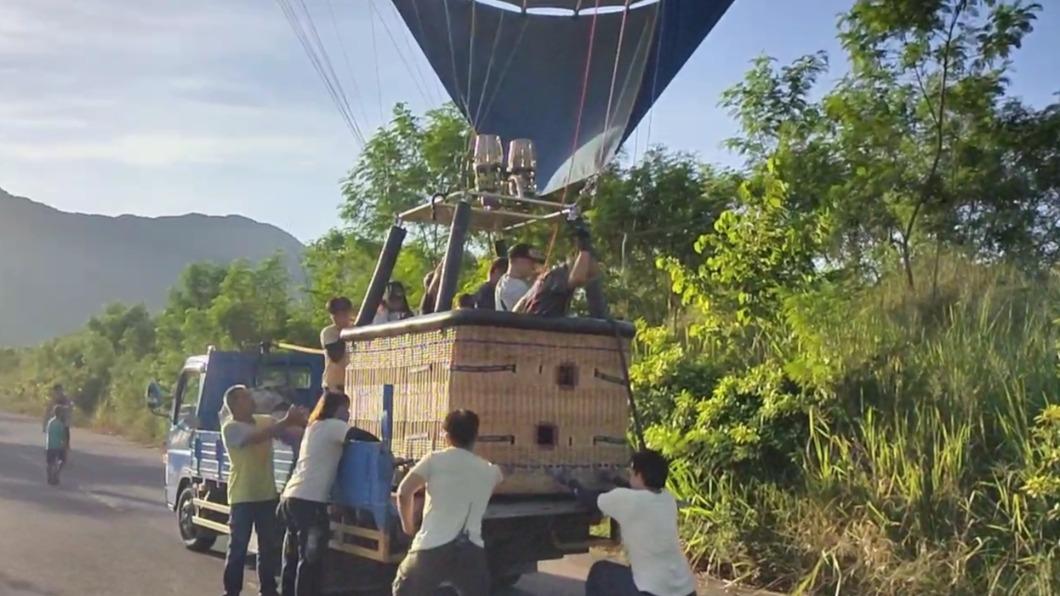 熱氣球成功降落在貨車後車斗上。(圖/天際航空提供)