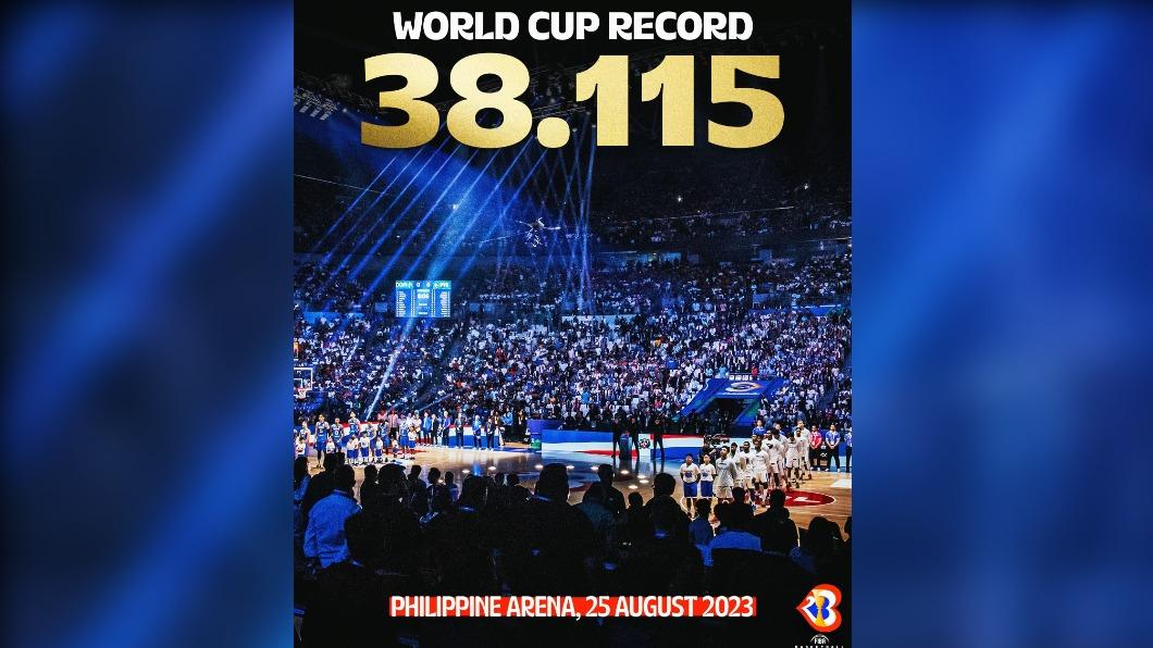 FIBA世界盃在菲律賓首戰,湧入3萬8115球迷,打破1994年至今的紀錄。(圖/翻攝自FIBA粉專)