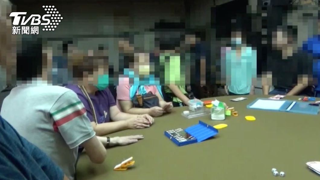賭場藏身關渡平原鐵皮屋!警深夜狂掃 賭客倉惶落跑躲稻田