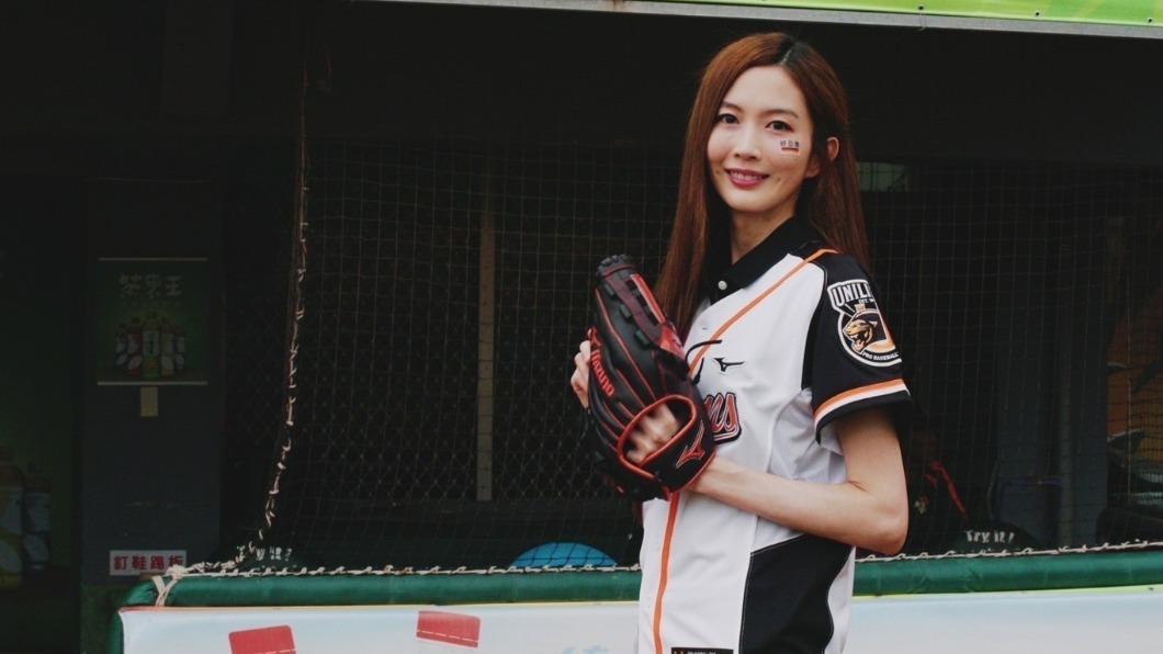美女醫師李旻珊「穿熱褲」辣腿現蹤!首當開球嘉賓架式100分
