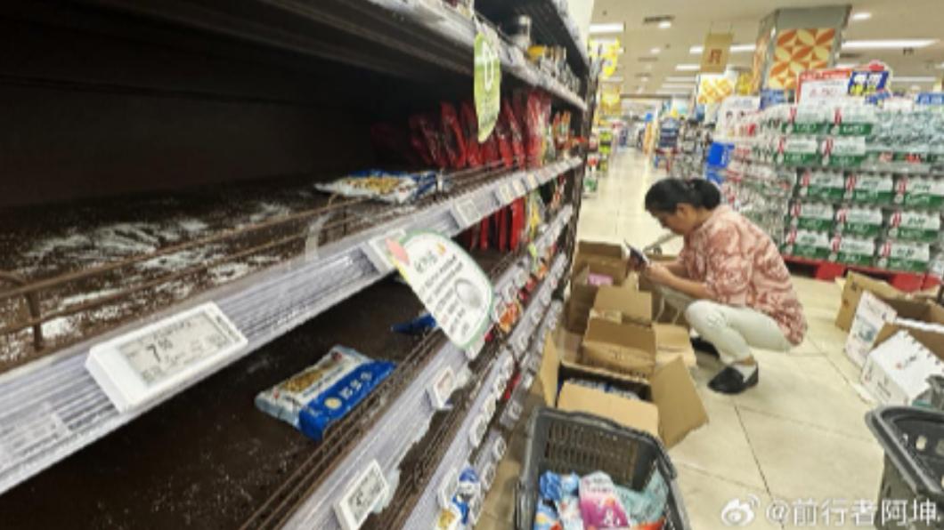 日本排放核廢水，引發大陸部分地區民眾搶鹽潮。（圖／翻攝自微博）