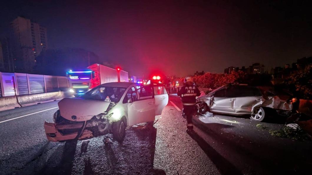 國道1號北上湖口段2車碰撞　1人疑拋出車外身亡