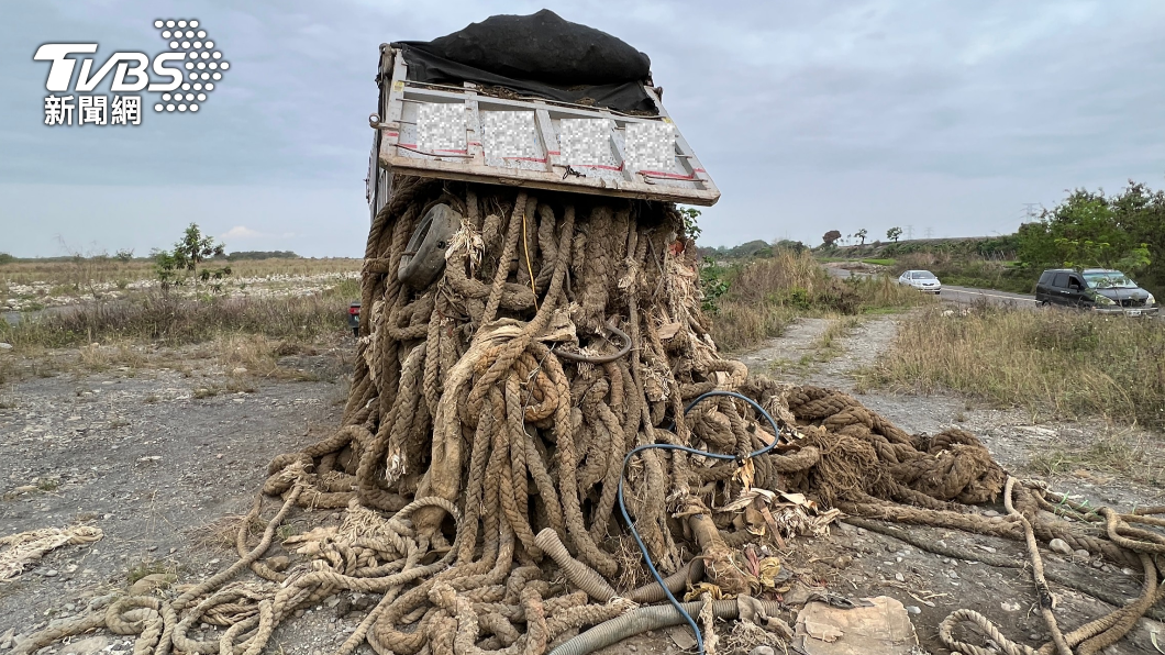 廢物版的＂深海閻王＂ 環保蟑螂偷倒垃圾”撞臉”神鬼奇航