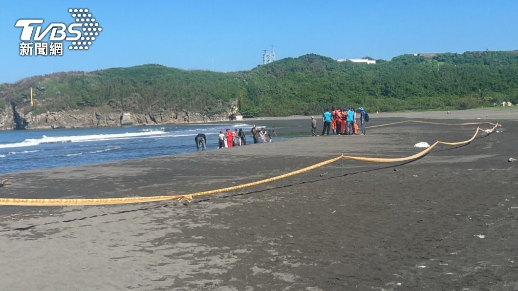 海保署、高雄府海洋局、海巡署第五岸巡隊及海歷公司事發後到場查驗。(圖/TVBS)