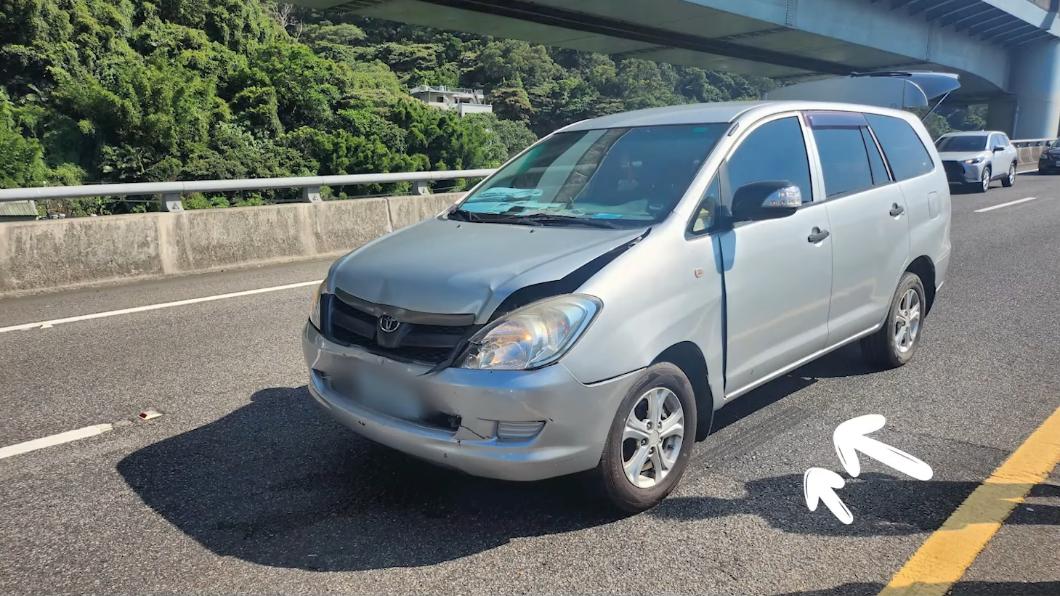後方來車的車頭也受損。(圖/翻攝自魚乾YT)
