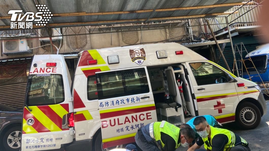 快訊/鬼月普渡用棚架突破裂 工人墜落滿臉血