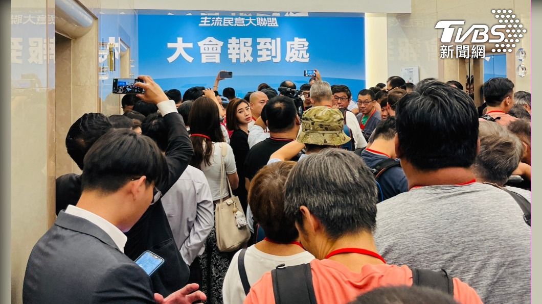 鴻海創辦人郭台銘今(28)日上午10時將宣布獨立參選總統。一早會場已擠爆。(圖/黃韋銓攝)