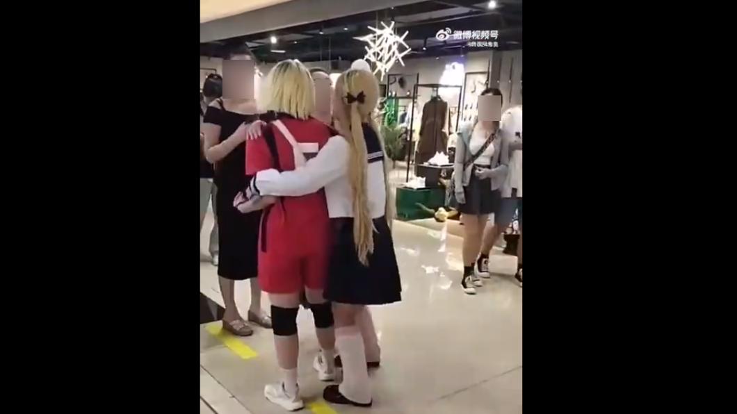 不滿少女Cosplay!大媽怒譙「崇洋媚外」動粗推倒 真相尷尬了