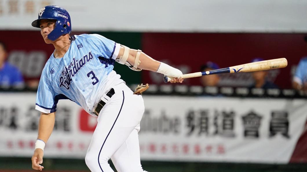 中華職棒/富邦悍將橫掃味全龍登頂王位 王勝偉獲選MVP