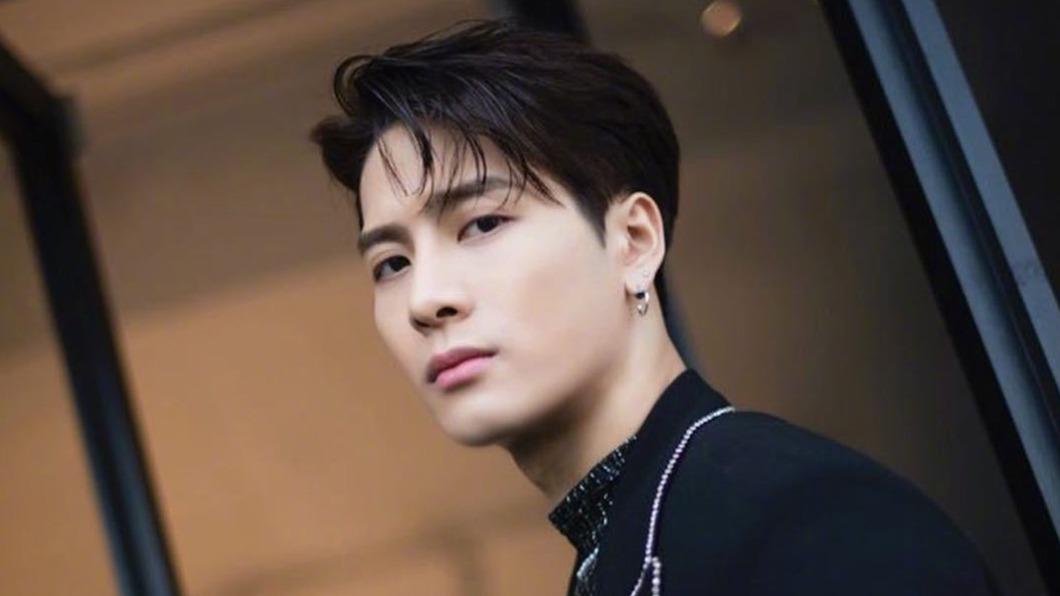 王嘉爾2014年以韓國男子組合「GOT7」出道。(圖/翻攝自王嘉爾微博)