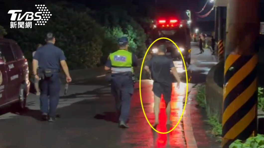 萬里火燒車　警消到場車主渾身酒氣從草叢走出：我去抓溪蝦