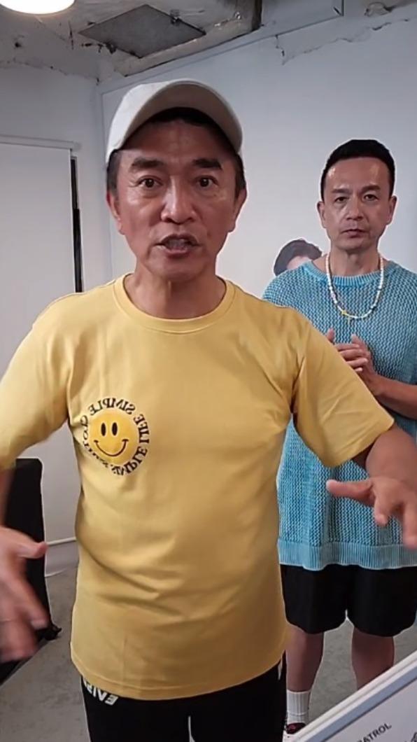 吳宗憲昨在新加坡開直播。(圖/翻攝自臉書)