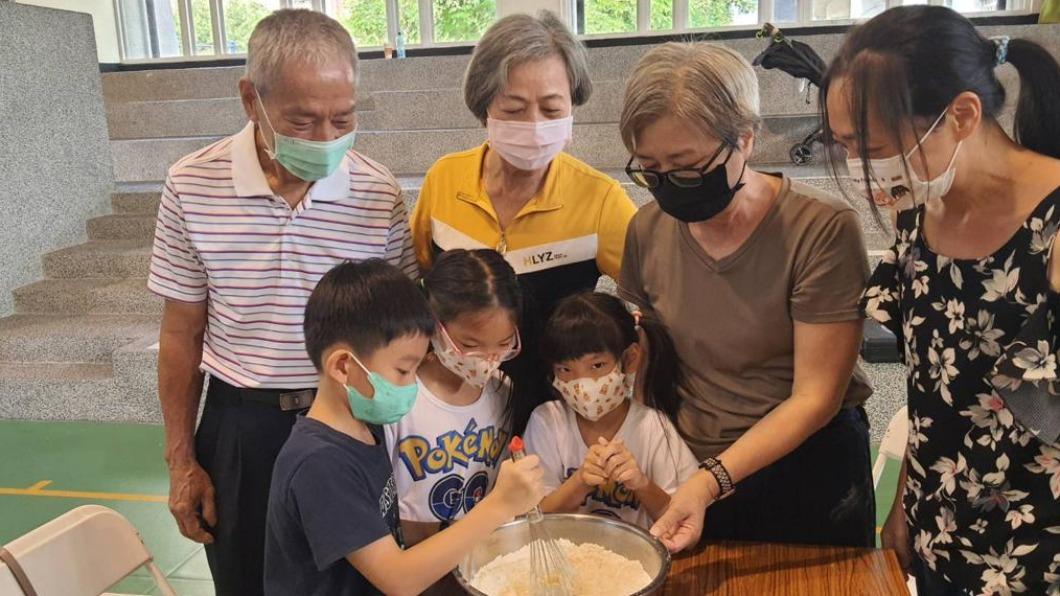 增進親子互動!高雄河堤國小辦祖孫週活動 手作美食活絡家庭感情