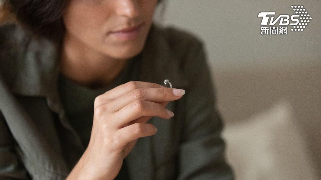 目前台灣第一柱年金對於家庭照顧者並不平等。(示意圖/shutterstock達志影像)