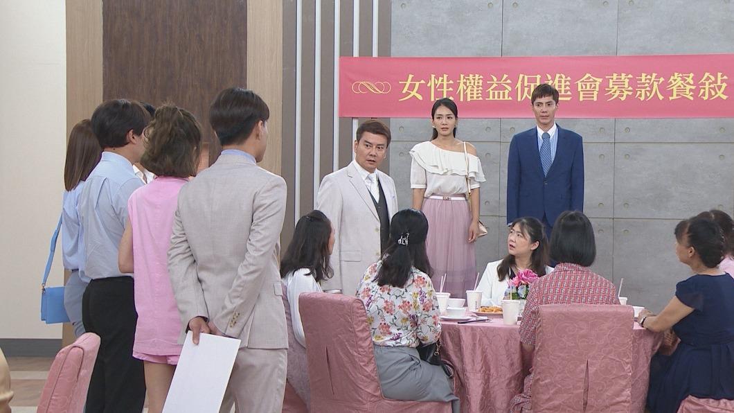 王凱在劇中靠女人美色拿到業績被全場撻伐。（圖／民視提供）