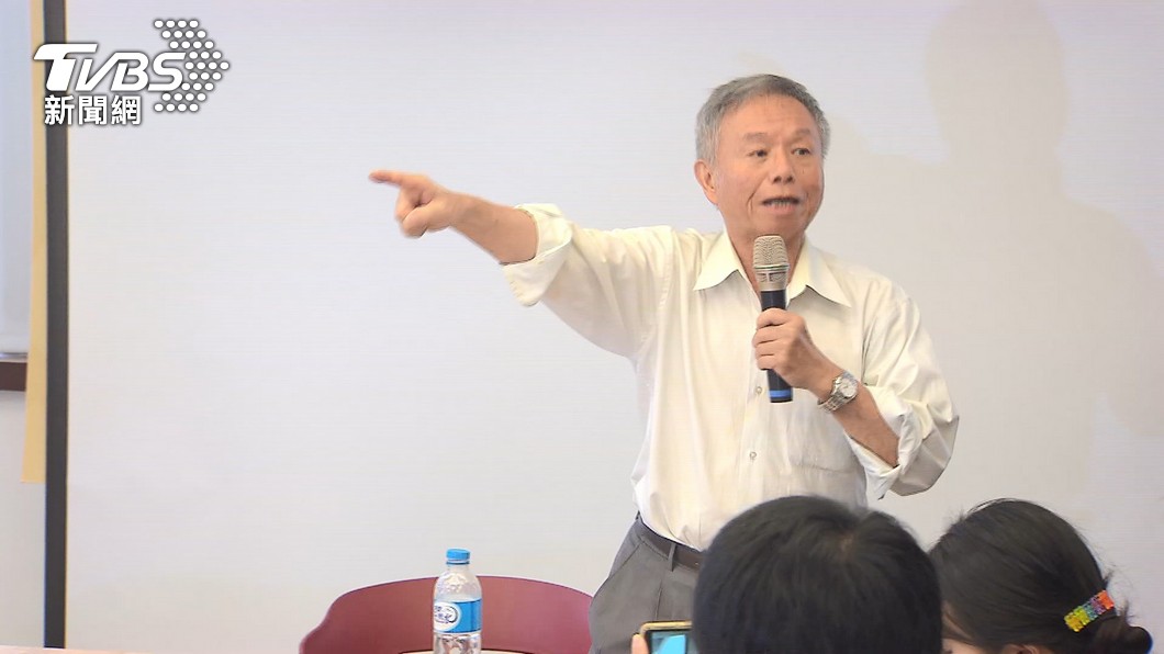 上月底才幫鴻海創辦人郭台銘站台的衛生署前署長楊志良，今投書呼籲郭台銘「放下吧！」轉而全力支持國民黨總統參選人侯友宜。（圖／TVBS）