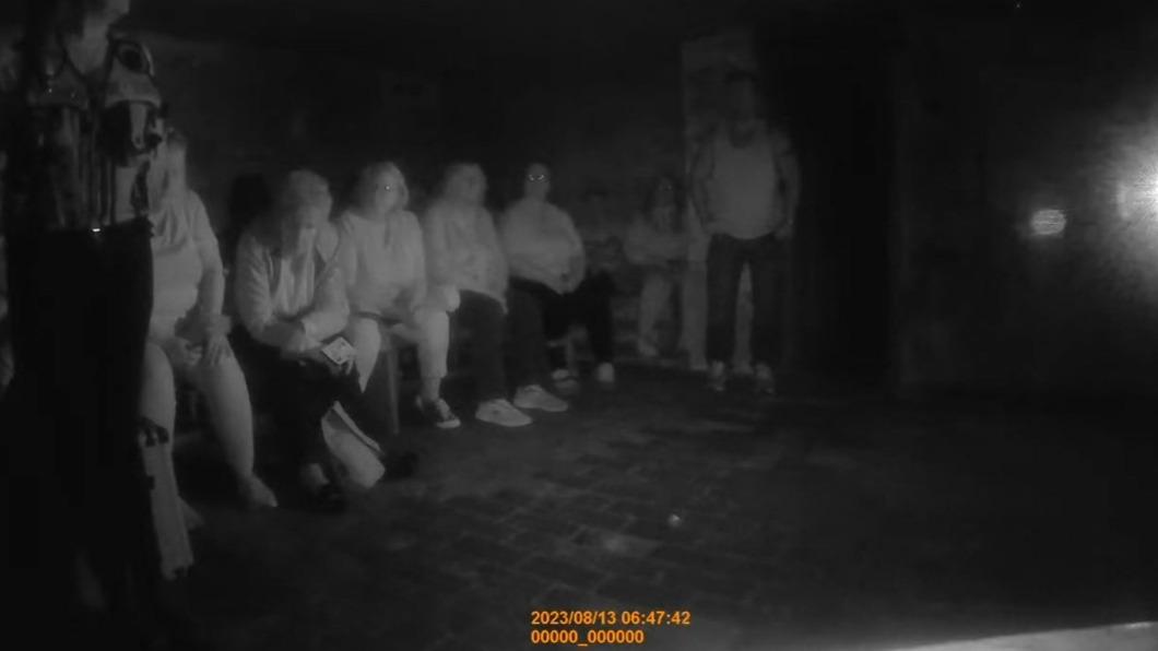 無人空房驚傳敲門聲！夜闖廢棄地牢　童音鬼聲怒：滾出去