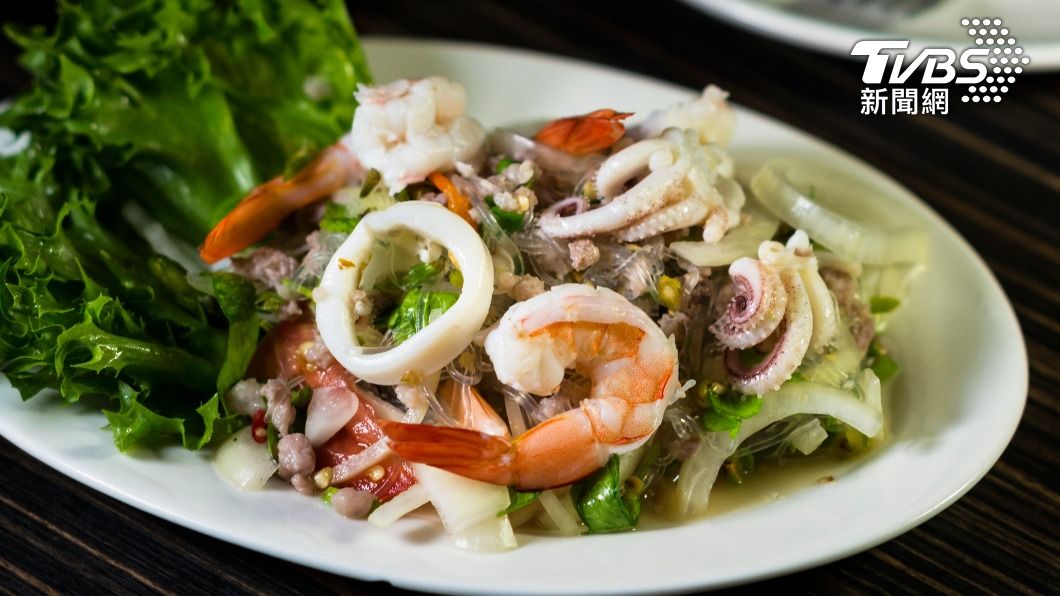 海鮮沙拉有豐富的膳食纖維。（示意圖／shutterstock達志影像）