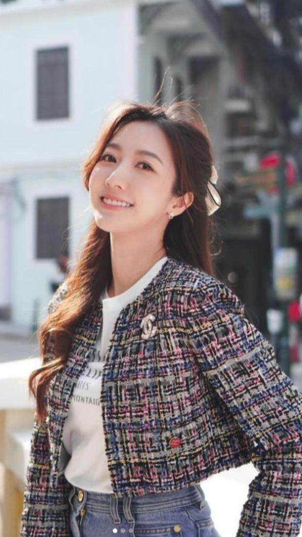 何依婷大方回應兩人關係。(圖/翻攝自reginahyt IG)
