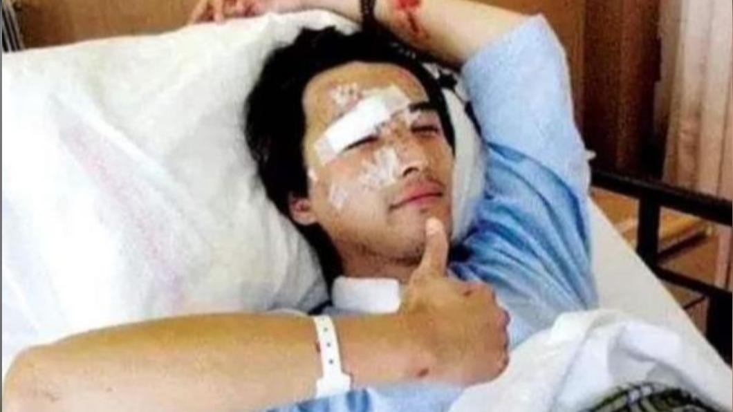 胡歌2006年車禍重傷撿回一命,但女助理卻搶救無效死亡。(圖/翻攝自微博)