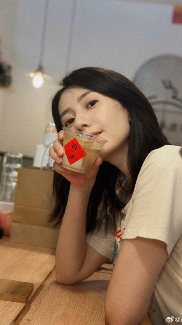 高圓圓氣質優雅，被封為陸劇女神。（圖／翻攝自高圓圓微博）