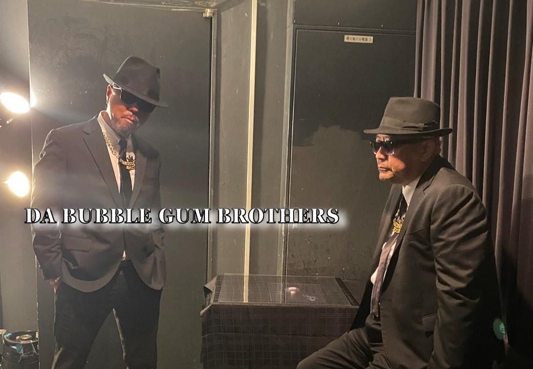 DA BUBBLE GUM BROTHERS由Bro.TOM(右)跟Bro.KORN組成。(圖/翻攝自Bro.KORN臉書)