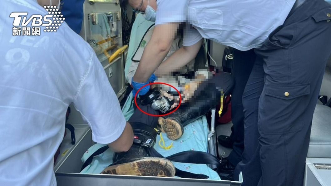 木柵動物園女技工用砂輪機「修改龜窩」 突彈開割傷右大腿