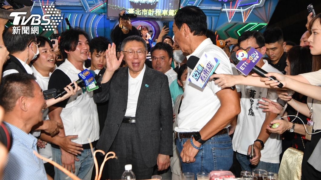 柯文哲、郭台銘。(圖/胡瑞麒攝)