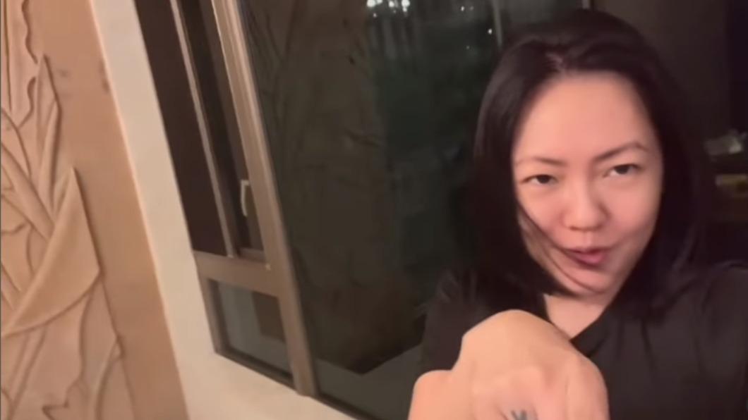 小S開心熱舞。(圖 / 翻攝自@elephantdee IG)